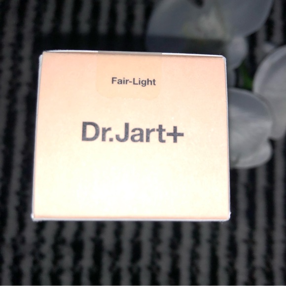 Dr Jart Premium BB Tinted Moisturizer with Niacinamide and SPF 40 - Picture 10 of 15